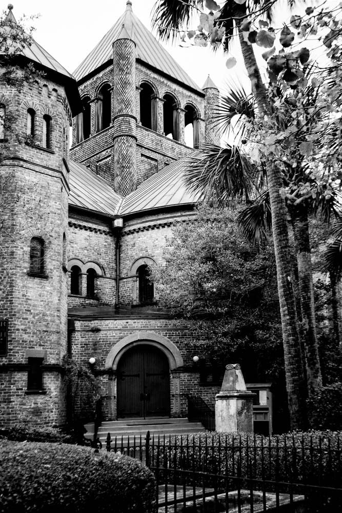 Black and white photograph of the large unusual architecture of the Circular Congregational Church, built in 1892 in Charleston, South Carolina, but based on a congregation dating back to the 1680s.