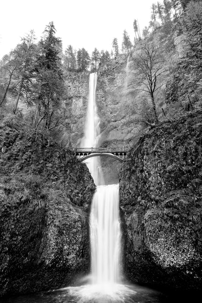 Black and white photograph of Oregon's famous Multnomah Falls on a winter day.