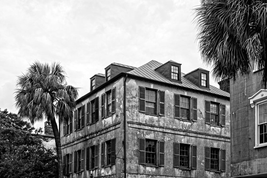 Black and white architectural photograph of art gallery corner in the beautiful French Quarter of Charleston, South Carolina.