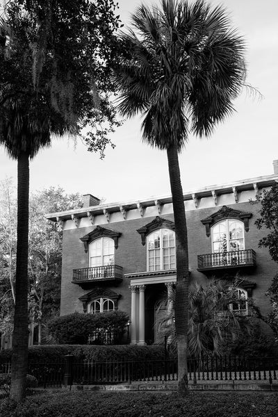 Black and white photograph of the house from the book Midnight in the Garden of Good and Evil in Savannah Georgia